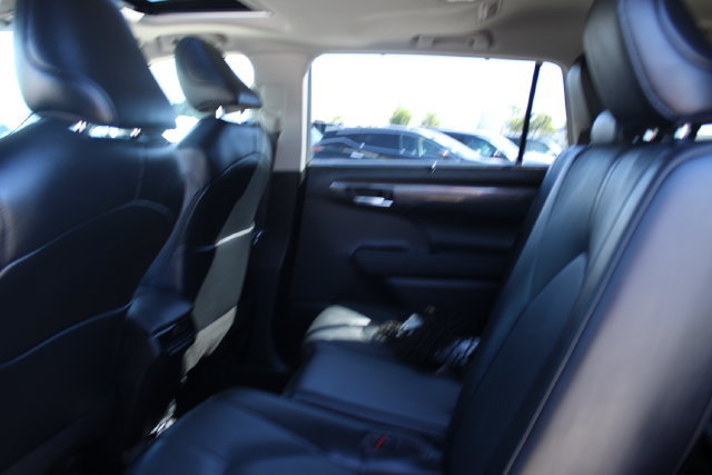 Used 2023 Toyota Highlander Limited FWD image 39