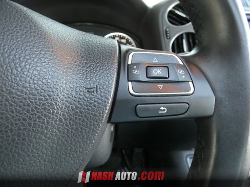 Used 2017 Volkswagen Tiguan SEL FWD image 60