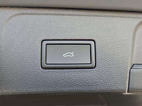 New 2026 Volkswagen Atlas SE image 8