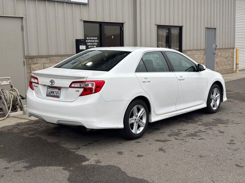 Used 2012 Toyota Camry SE image 3