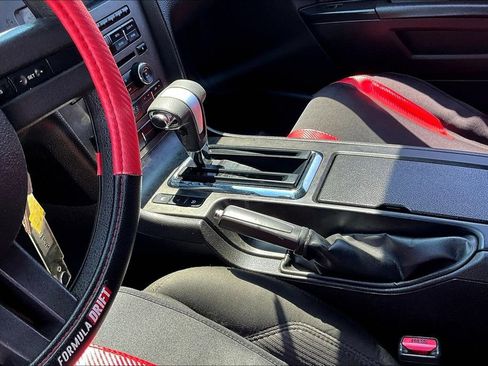 Used 2010 Ford Mustang Coupe RWD image 17