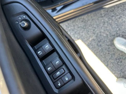 Used 2023 Jeep Grand Cherokee L Limited AWD/4WD image 27