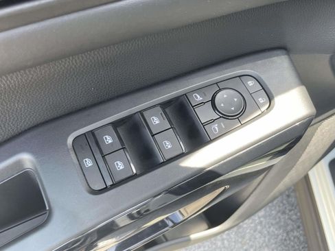 Used 2024 Nissan Pathfinder S AWD/4WD image 16