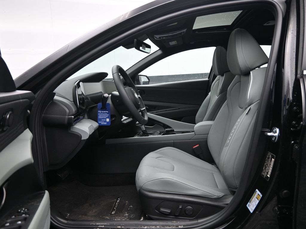 Used 2026 Hyundai Elantra Limited w/ Cargo Package FWD image 26
