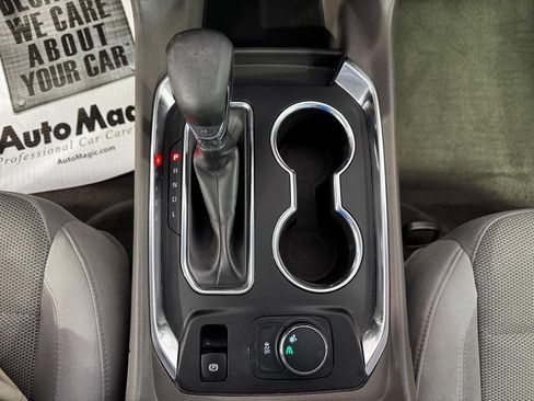 Used 2021 Chevrolet Traverse LT image 23