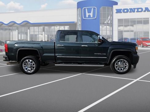 Used 2018 GMC Sierra 2500 Denali w/ Duramax Plus Package image 10