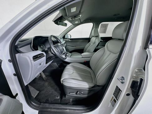 Used 2025 Hyundai Palisade SEL FWD image 13