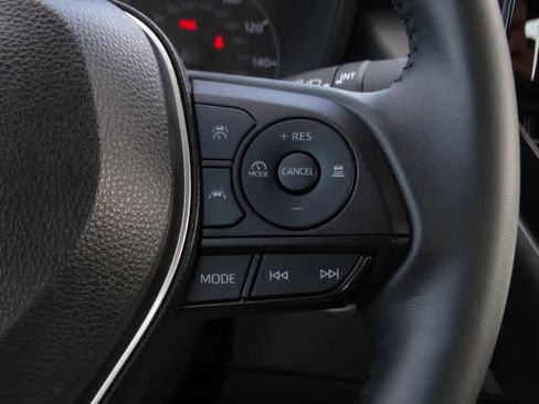 Certified 2025 Toyota Corolla SE image 37