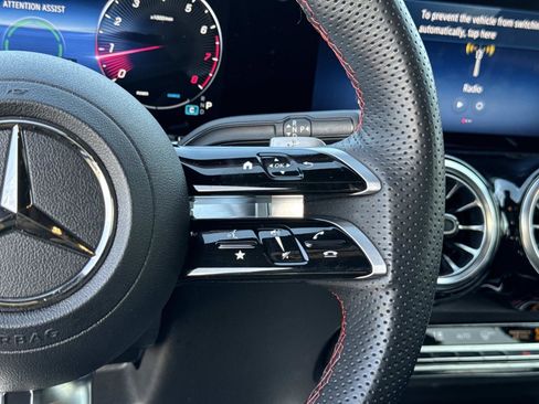 Used 2025 Mercedes-Benz GLB 250 image 31