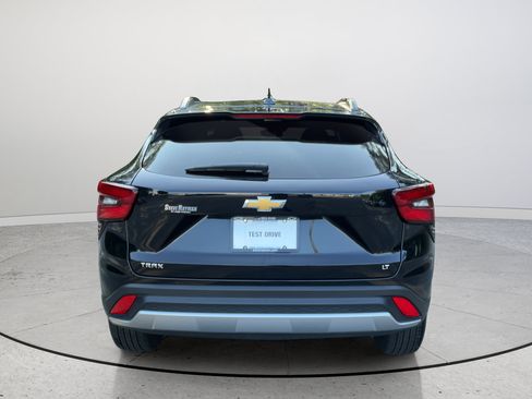 Used 2025 Chevrolet Trax LT FWD image 8
