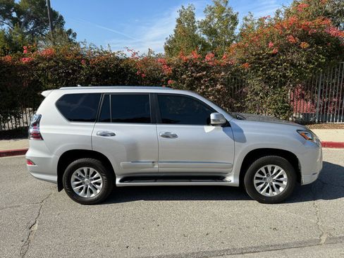 Used 2014 Lexus GX 460 Sport Utility w/ Premium Package image 6