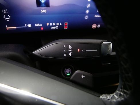 Used 2025 Buick Enclave Avenir image 25