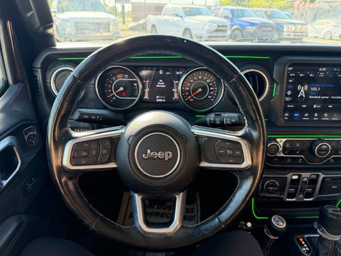Used 2020 Jeep Wrangler Unlimited Sahara w/ Dual Top Group AWD/4WD image 15