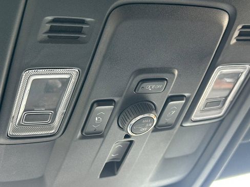 Used 2025 GMC Yukon Denali AWD/4WD image 23