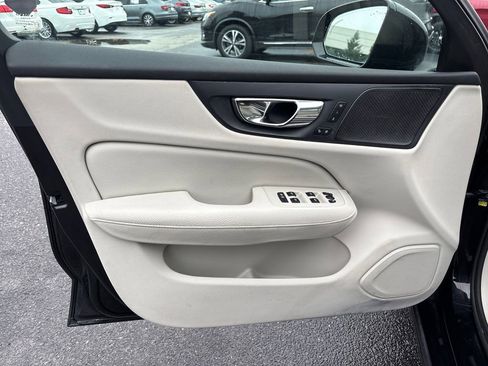 Used 2020 Volvo S60 T5 Momentum w/ Advanced Package image 16