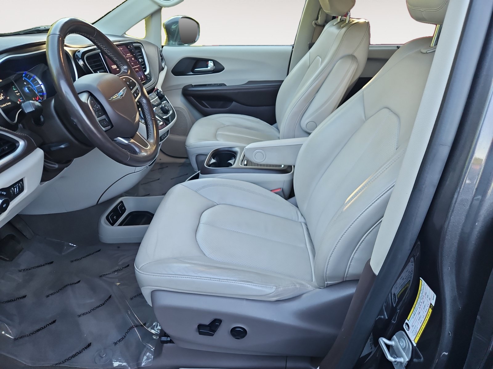 Used 2021 Chrysler Pacifica Touring-L FWD image 9
