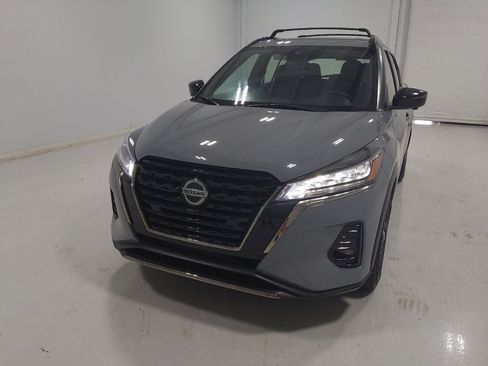 Used 2021 Nissan Kicks SR w/ Exterior Package FWD image 15
