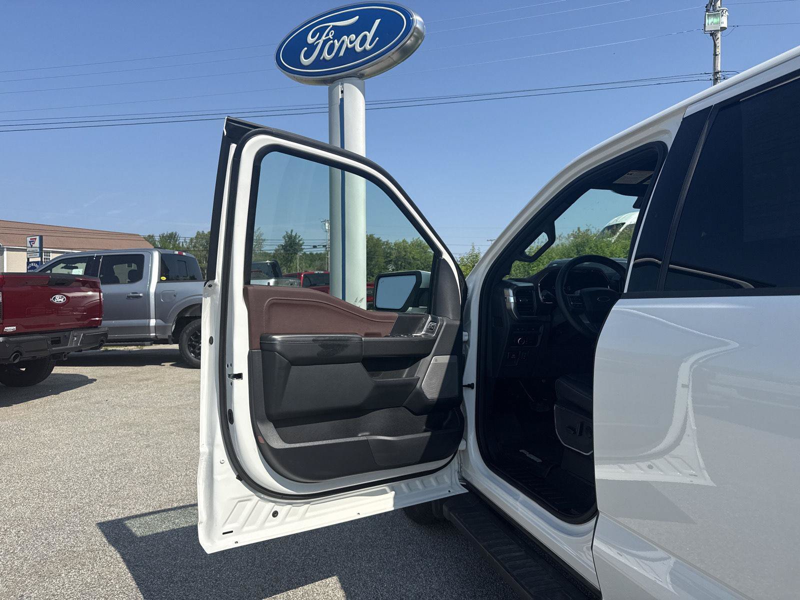 Used 2023 Ford F150 Lariat AWD/4WD image 11