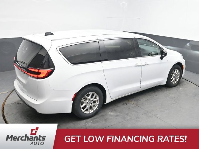 Used 2024 Chrysler Pacifica Touring-L FWD image 30