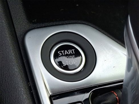 Certified 2025 Nissan Sentra SR image 25