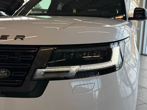 Used 2025 Land Rover Range Rover SE image 13