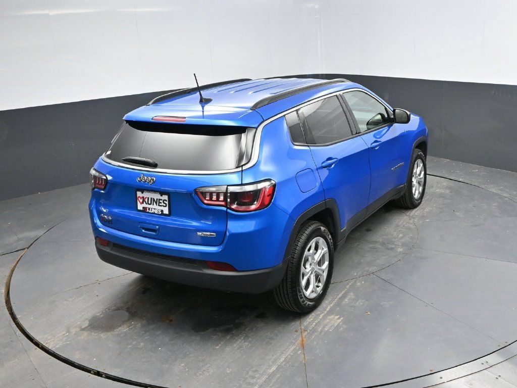Used 2024 Jeep Compass Latitude AWD/4WD image 30