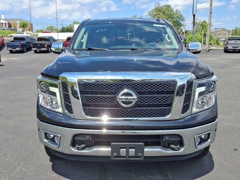Used 2018 Nissan Titan SL AWD/4WD image 2