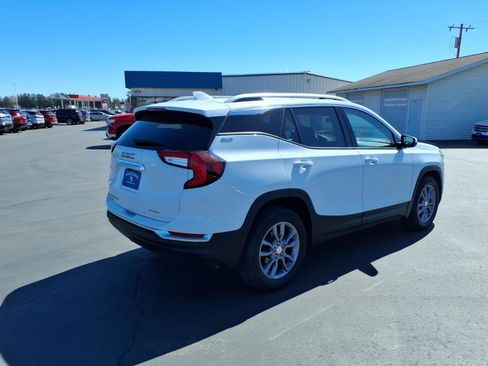 Used 2024 GMC Terrain SLT image 6
