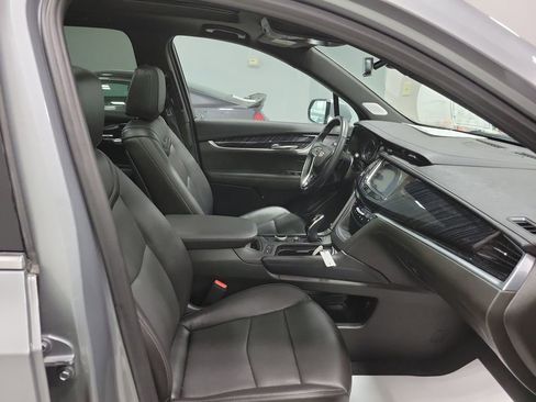 Used 2025 Cadillac XT6 Premium Luxury image 24