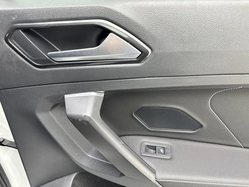 Used 2023 Volkswagen Tiguan SE w/ Panoramic Sunroof Package FWD image 46