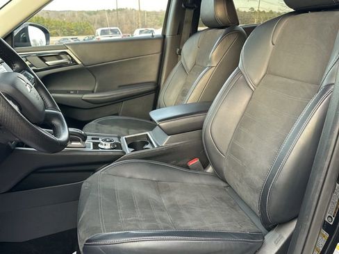 Used 2024 Mitsubishi Outlander SE image 11