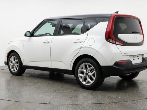 Used 2025 Kia Soul LX w/ LX Technology Package FWD image 6
