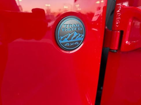 Used 2025 Jeep Wrangler Unlimited Sahara w/ Safety Group image 27