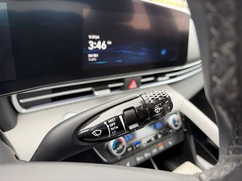Used 2024 Hyundai Elantra Limited FWD image 22