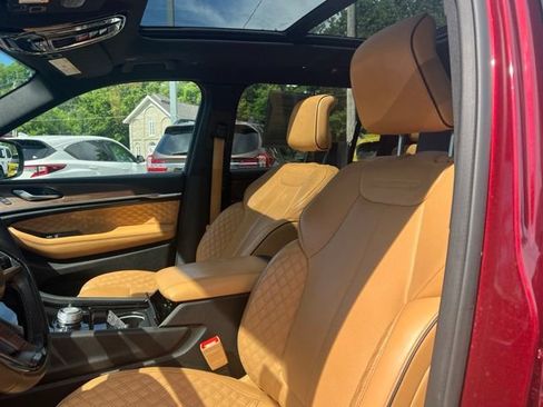 Used 2024 Jeep Grand Cherokee L Summit w/ High Altitude Package AWD/4WD image 3