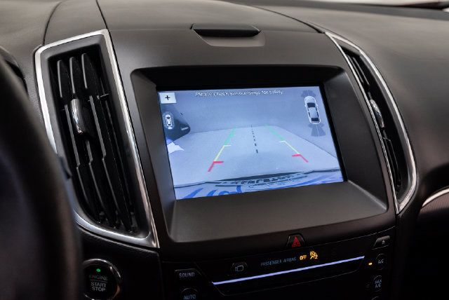 Used 2019 Ford Edge Titanium w/ Equipment Group 301A AWD/4WD image 16