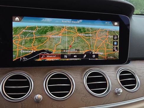 Used 2023 Mercedes-Benz E 350 4MATIC Sedan image 13