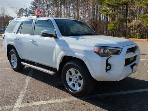 Used 2022 Toyota 4Runner SR5 Premium image 2