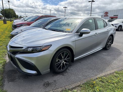 Used 2024 Toyota Camry SE w/ Cold Weather Package FWD image 4