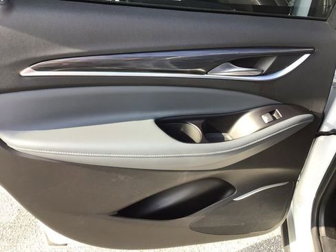 Used 2020 Buick Enclave Essence image 29