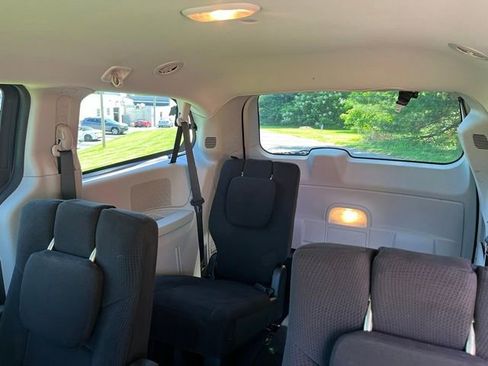Used 2012 Dodge Grand Caravan SXT FWD image 12