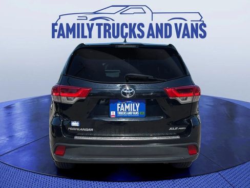 Used 2018 Toyota Highlander XLE AWD/4WD image 5