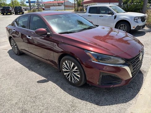 Used 2024 Nissan Altima 2.5 SV w/ SV Premium Package FWD image 13