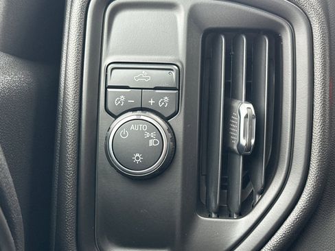 Used 2025 Chevrolet Silverado 1500 Custom image 40