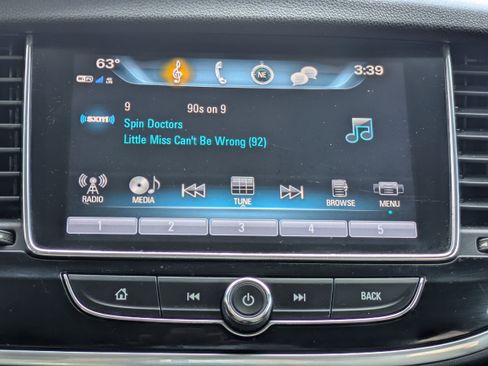 Certified 2019 Buick Encore Sport Touring w/ Safety Package image 18