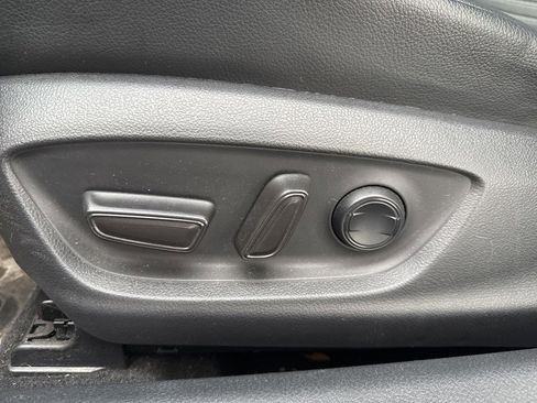 Used 2019 Toyota Camry SE image 6