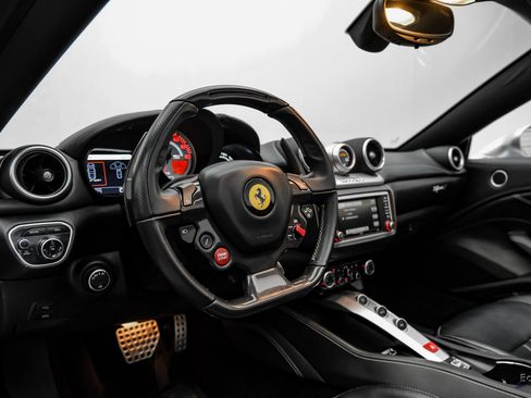 Used 2016 Ferrari California T image 47