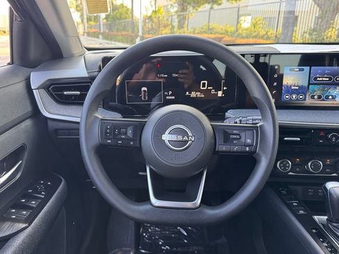 Certified 2025 Nissan Kicks SV FWD image 14