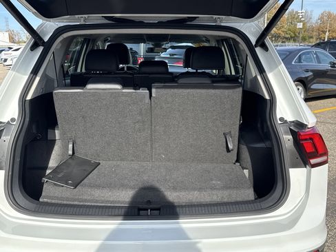 Used 2024 Volkswagen Tiguan SE image 8