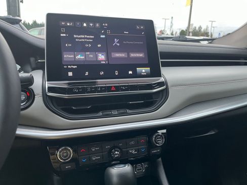 Used 2025 Jeep Compass Limited image 20